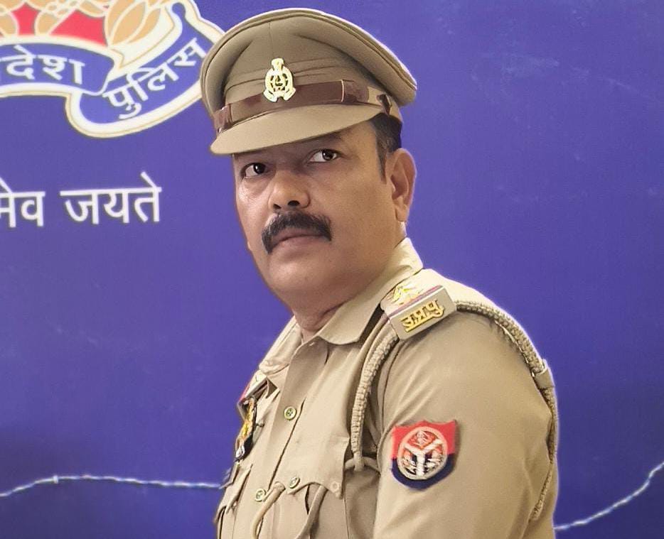 घोसी कोतवाल प्रमेंद्र सिंह ने जताया सभी का आभार, कहा – “जनता के सहयोग से ही पुलिस व्यवस्था होती है सफल”