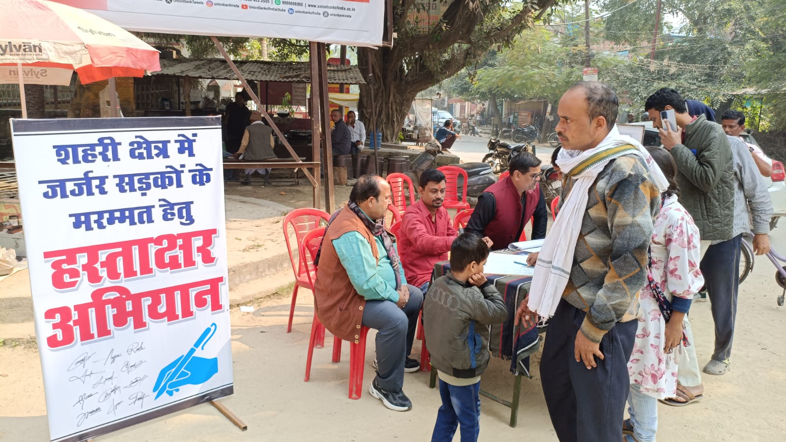 गाजीपुर की बदहाल सड़कें, जनप्रतिनिधि अनेक, फिर भी सड़कों पर गड्ढे ही गड्ढे, आखिर ज़िम्मेदार कौन?