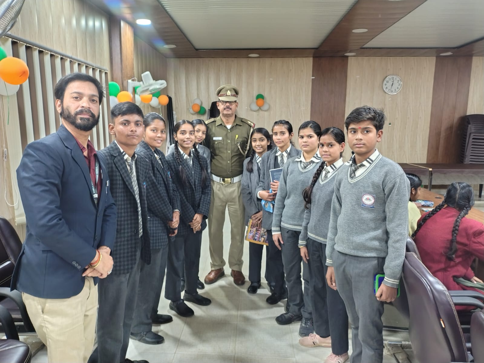 पुलिस  लाइन सभागार में हुई निबंध एवं कला प्रतियोगिता ,स्कूली बच्चों ने की बढ़ चढ़ कर भागीदारी