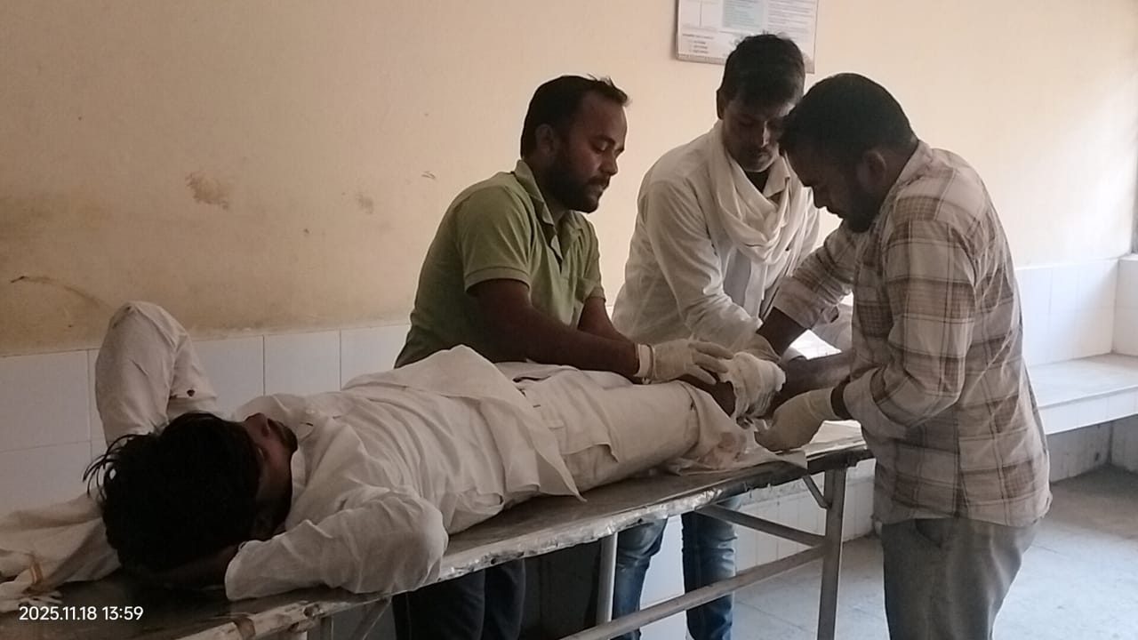 तेज रफ्तार दो बाइक सवारों की आपस में जोरदार भिड़ंत,एक रेफर