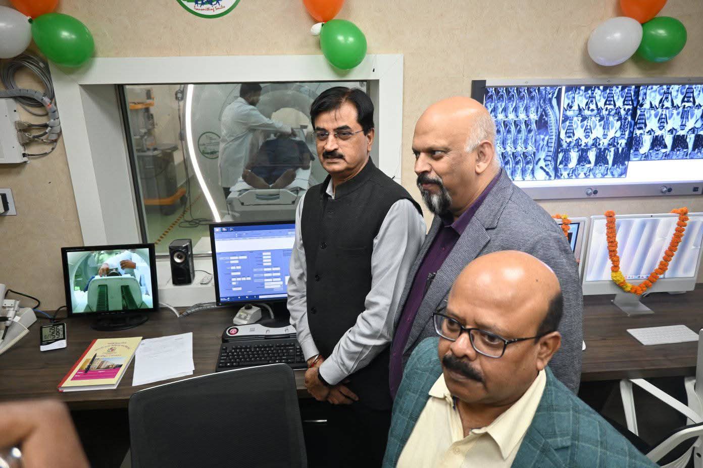 गाज़ीपुर को ऐतिहासिक सौगात, मेडिकल कॉलेज में ₹15.45 करोड़ की अत्याधुनिक एमआरआई मशीन स्थापित